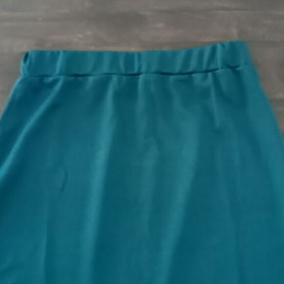 Midi forest green skirt size 4 - Picture 2 of 3